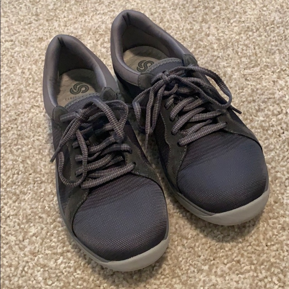 Clark’s cloudsteppers gray sneakers size 7.5